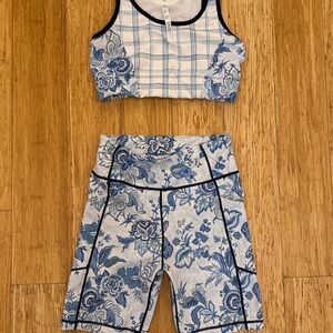 Tuckernuck Blue and White Floral Leggings